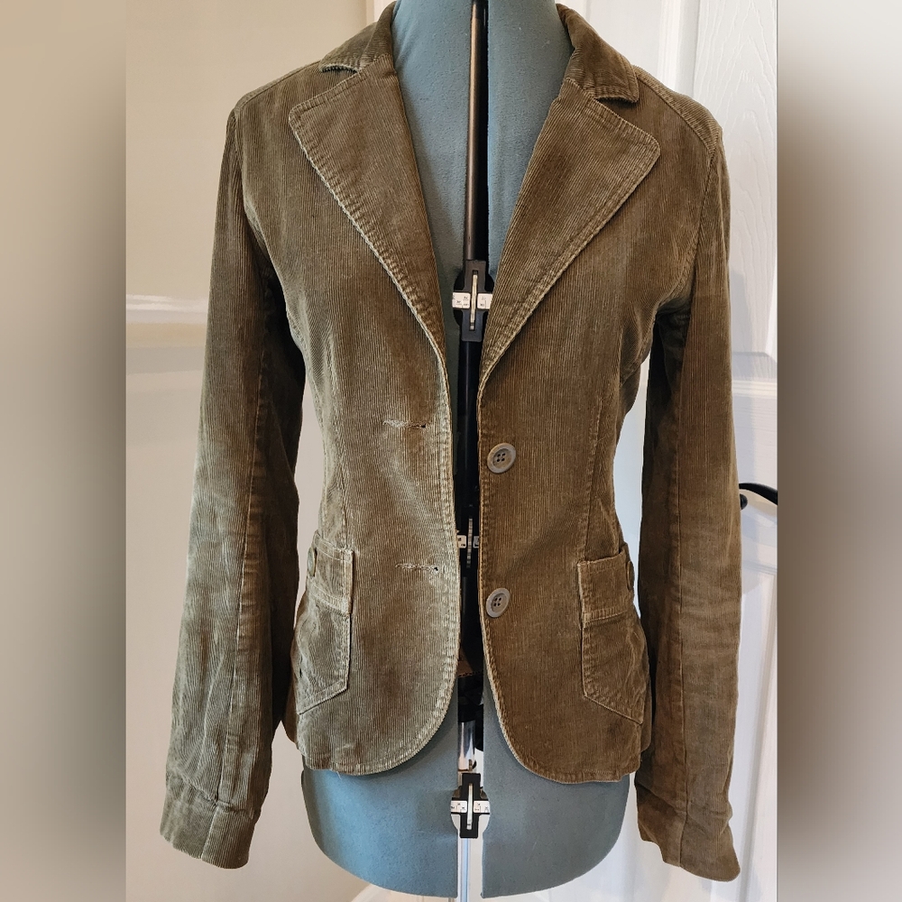H&M brown corduroy fitted jacket. 4